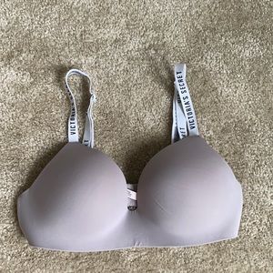 Victoria’s Secret T-shirt lightly lined wireless